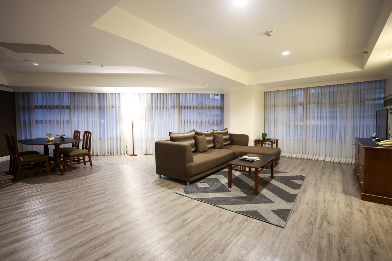 Infinity Tower Suites Makati City Extérieur photo
